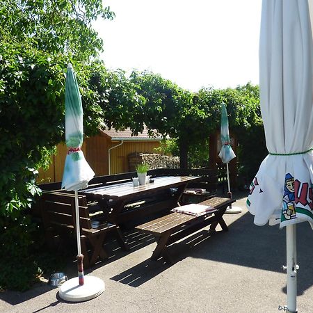 Gasthaus Zum Schwanen อูลิงเกน-เบียร์เคนดอร์ฟ ภายนอก รูปภาพ