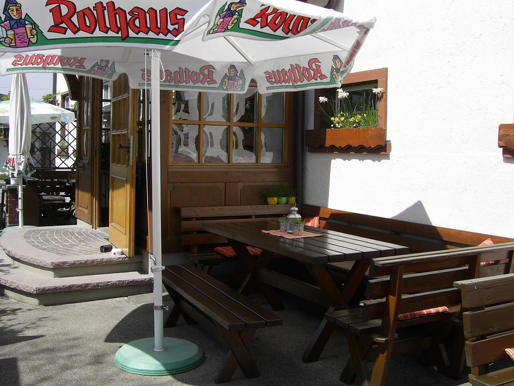 Gasthaus Zum Schwanen อูลิงเกน-เบียร์เคนดอร์ฟ ภายนอก รูปภาพ