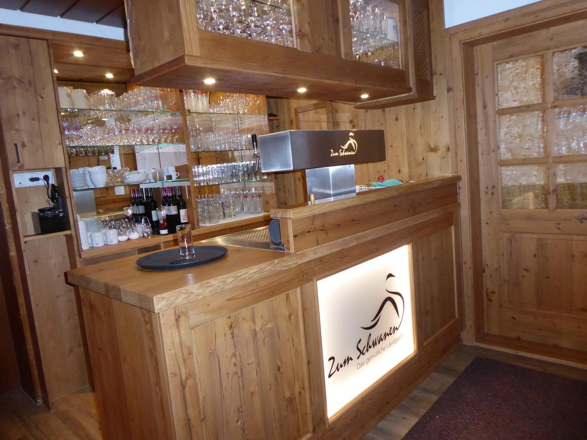 Gasthaus Zum Schwanen อูลิงเกน-เบียร์เคนดอร์ฟ ภายนอก รูปภาพ
