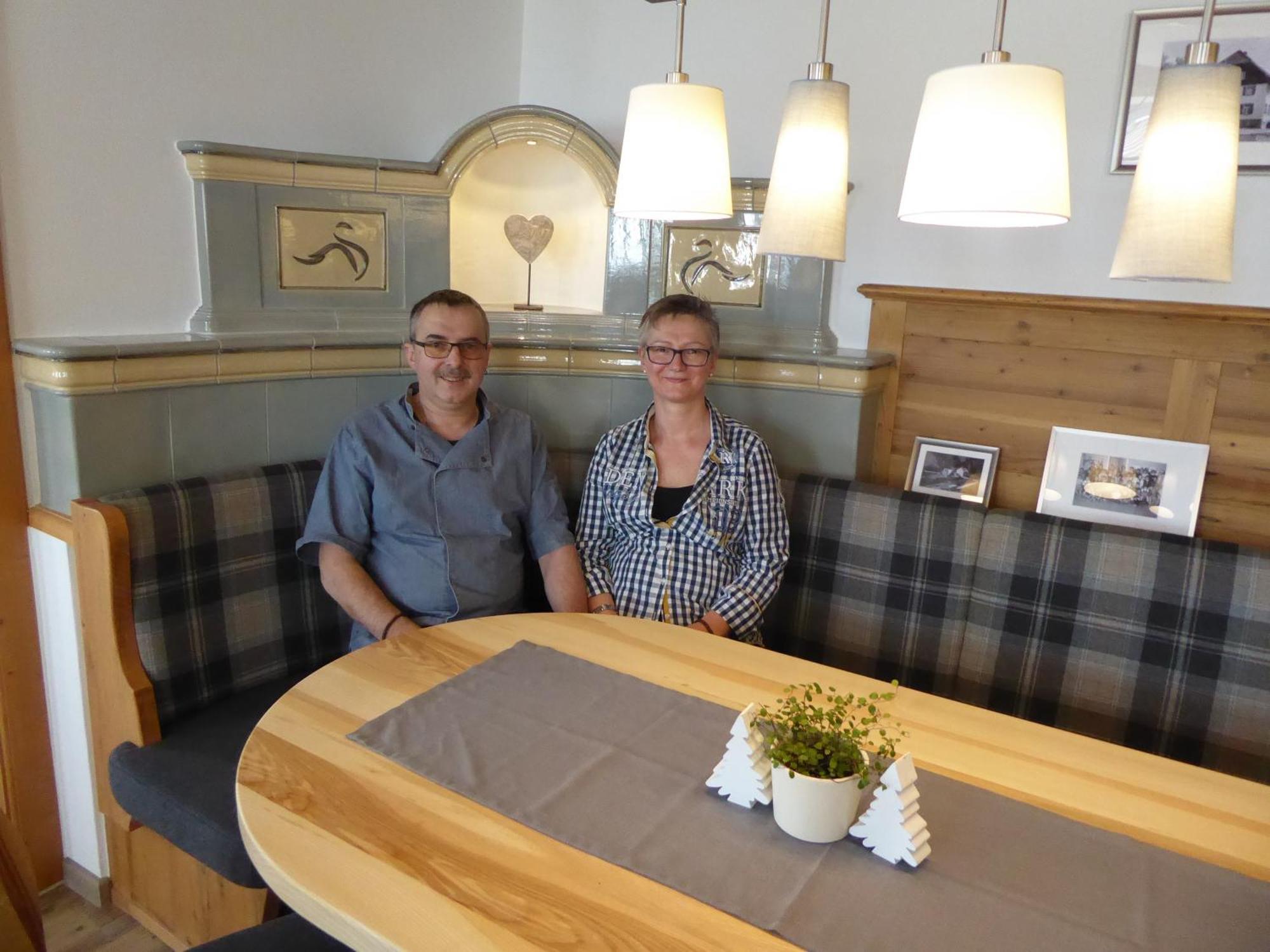 Gasthaus Zum Schwanen อูลิงเกน-เบียร์เคนดอร์ฟ ภายนอก รูปภาพ